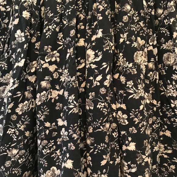 BRANDY MELVILLE - black & cream floral skirt - Picture 2 of 2